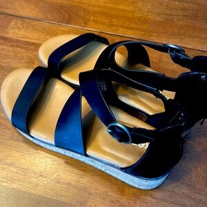 Kensie Black Sandle
